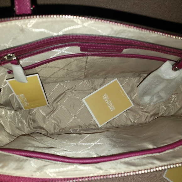 NWT! *PRICE DROP* M KORS JET SET LG TOTE - Picture 7 of 8